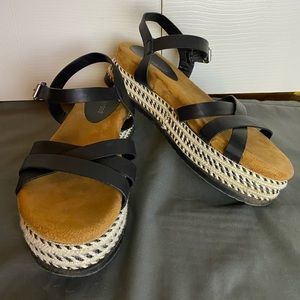 Platform sandals